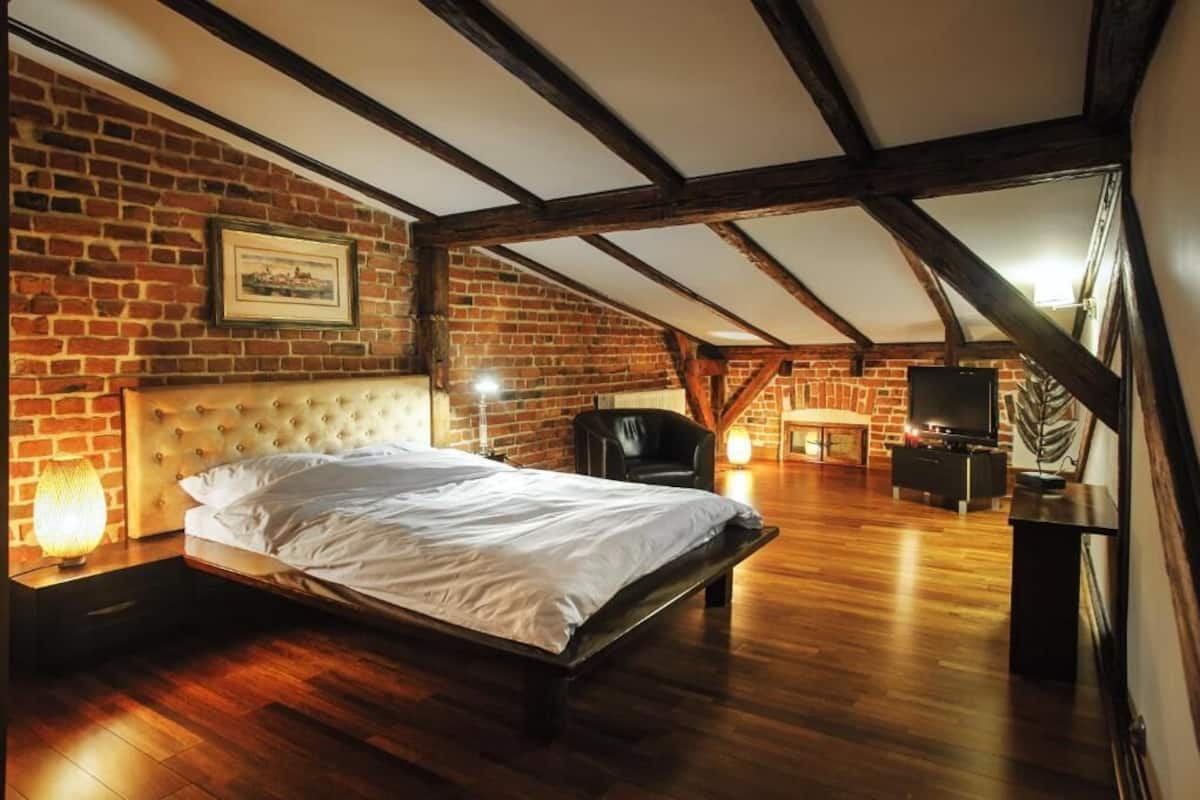 Classic Apartment (attic) | 1 bedroom, premium bedding, iron/ironing board, free cribs/infant beds