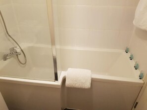 Suite Familiale, 2 chambres | Salle de bain
