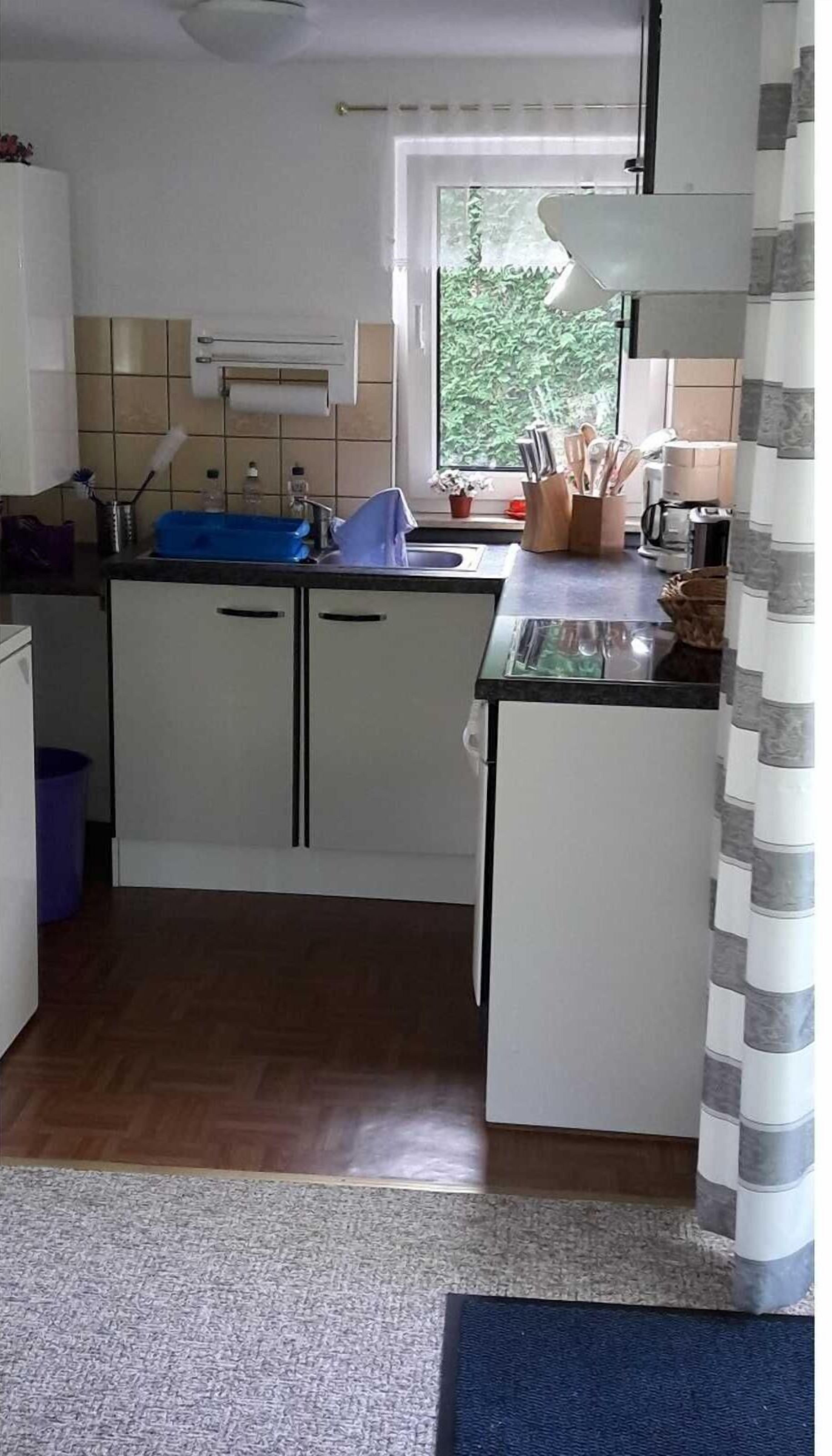 Kühlschrank, Ofen, Wasserkocher mit Kaffee-/Teezubehör, Wasserkocher