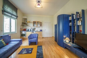 Unclassified image, 2 of 6, button