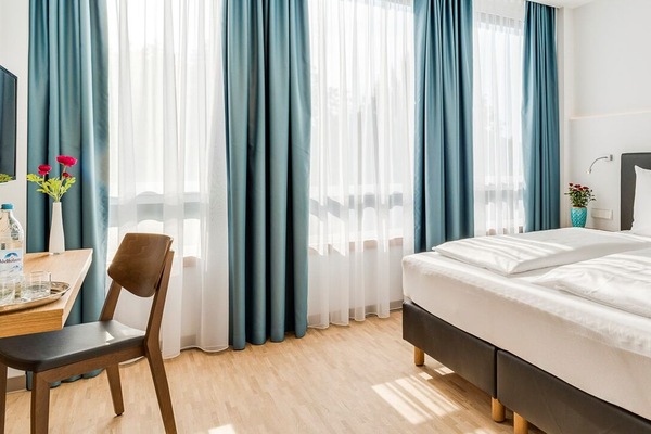 Double Room, 1 Bedroom, Non Smoking | Hypo-allergenic bedding available, desk, laptop workspace
