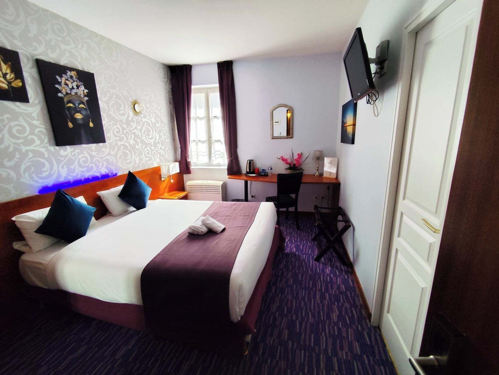 in-room safe, individually decorated, individually furnished, desk