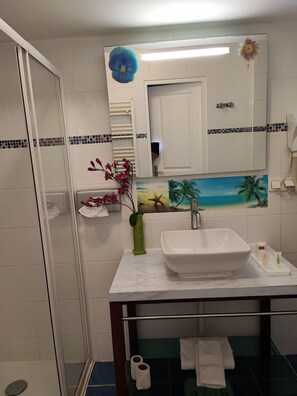 Bathroom sink