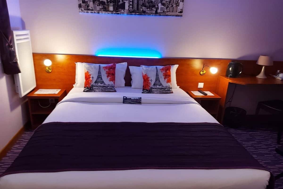 in-room safe, individually decorated, individually furnished, desk