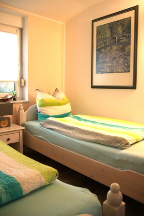 1 bedroom, travel cot, WiFi, bed sheets