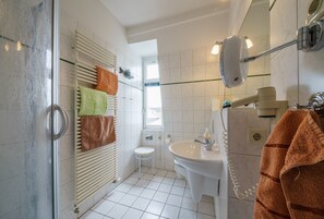 Unclassified image, 3 of 8, button - Vacation apartment 6 - Villa HENRIETTE (Heringsdorf)