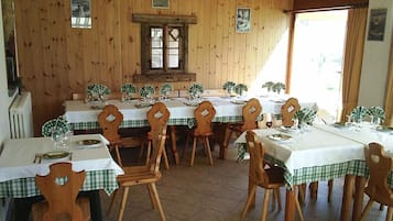 Morgenmad tilberedt efter bestilling hver dag mod et gebyr