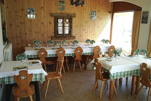 Daily cooked-to-order breakfast for a fee