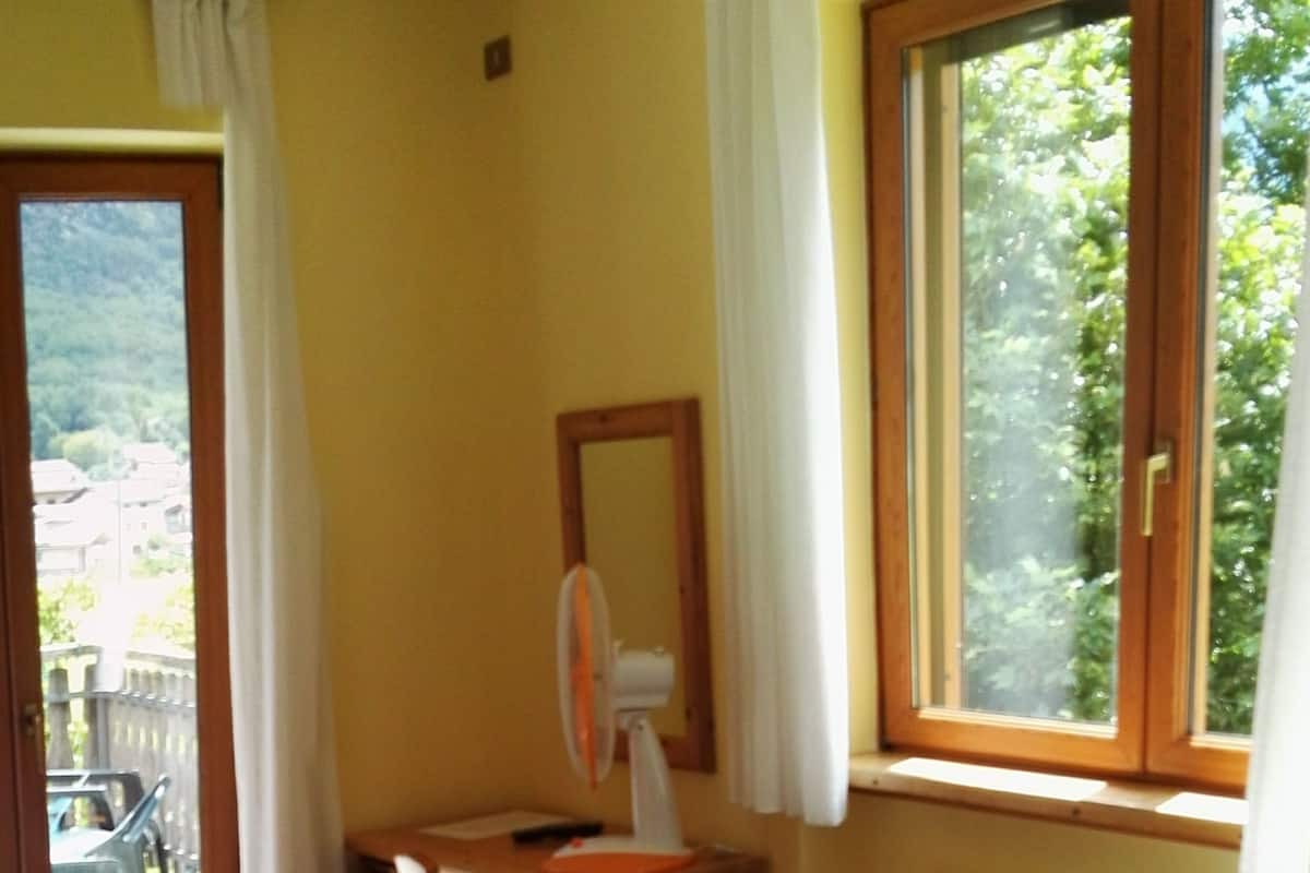 Minibar, desk, cots/infant beds, free WiFi