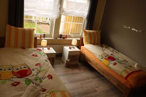 3 habitaciones, escritorio, cuna de viaje y wifi 