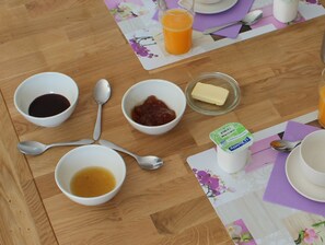 Free daily continental breakfast
