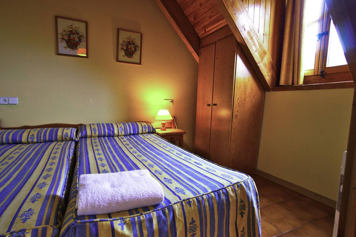 Superior Duplex | Desk, blackout curtains, free cots/infant beds, free WiFi