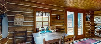 Charming log cabin on 50 acres w/ Kayaks, Row boat, Firepit, Skiing and more