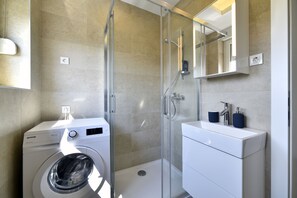 Apartment, Balcony | Bathroom