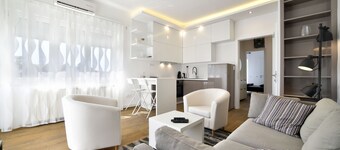 Maja Superior Apartment with Balcony