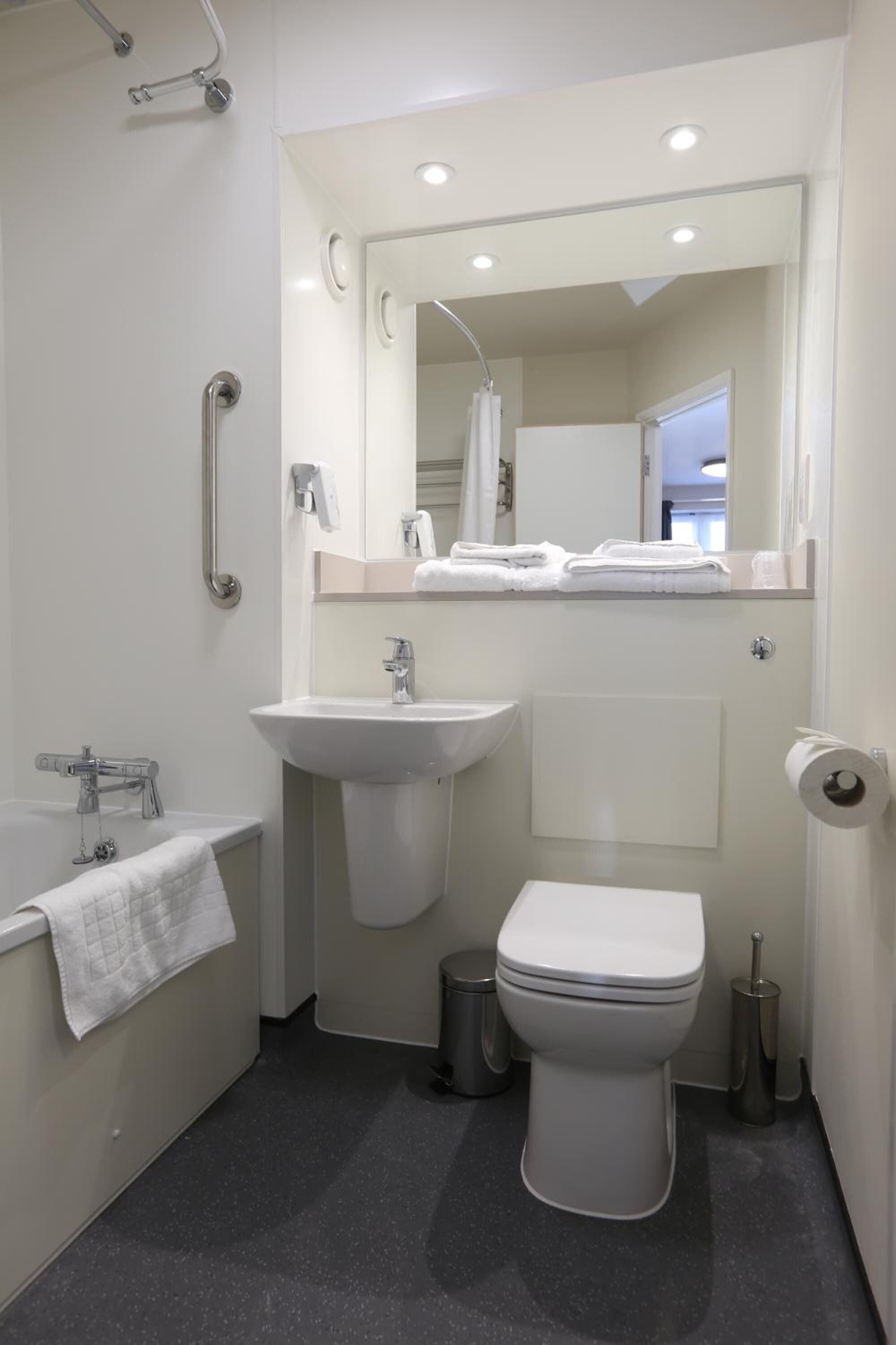 shower, free toiletries, towels