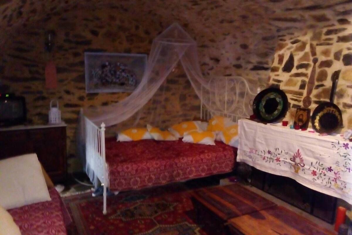 Traditional House, 1 Bedroom, Ground Floor | Individually decorated, individually furnished, iron/ironing board