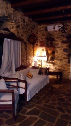 Traditional House, 1 Bedroom, Ground Floor | Lobby sitting area