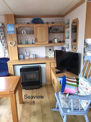 ルーム 2 ベッドルーム | リビング エリア | 薄型テレビ、DVD プレーヤー