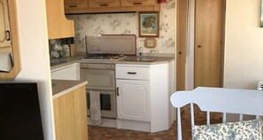 Chambre, 2 chambres | Coin cuisine privé