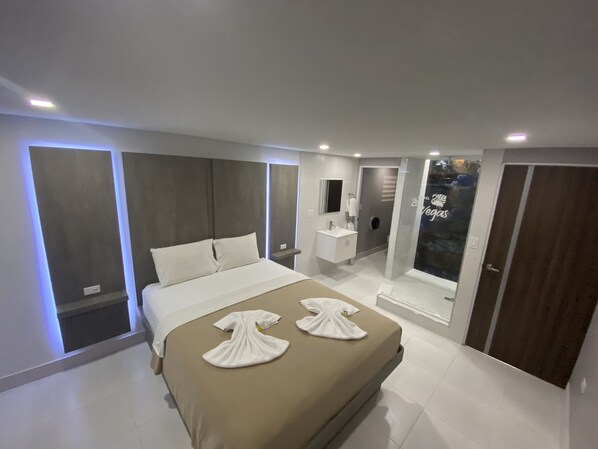 Comfort-Doppelzimmer | Individuell dekoriert, individuell eingerichtet, Schreibtisch