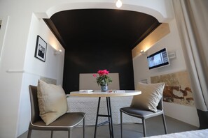 Deluxe Suite, Ensuite, Tower | Individually furnished, desk, blackout drapes, soundproofing - The Station Napoli (Naples)