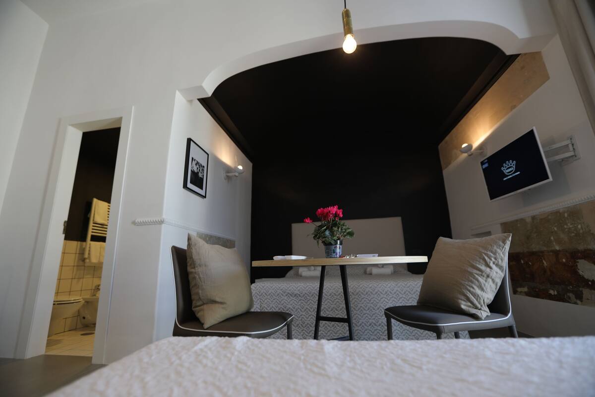 Deluxe Suite, Ensuite, Tower | Desk, blackout drapes, soundproofing, iron/ironing board (on request)