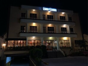 Façade de l’hébergement - soirée/nuit