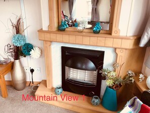 룸, 침실 2개 | 거실 공간 | 평면 TV, 벽난로, DVD 플레이어