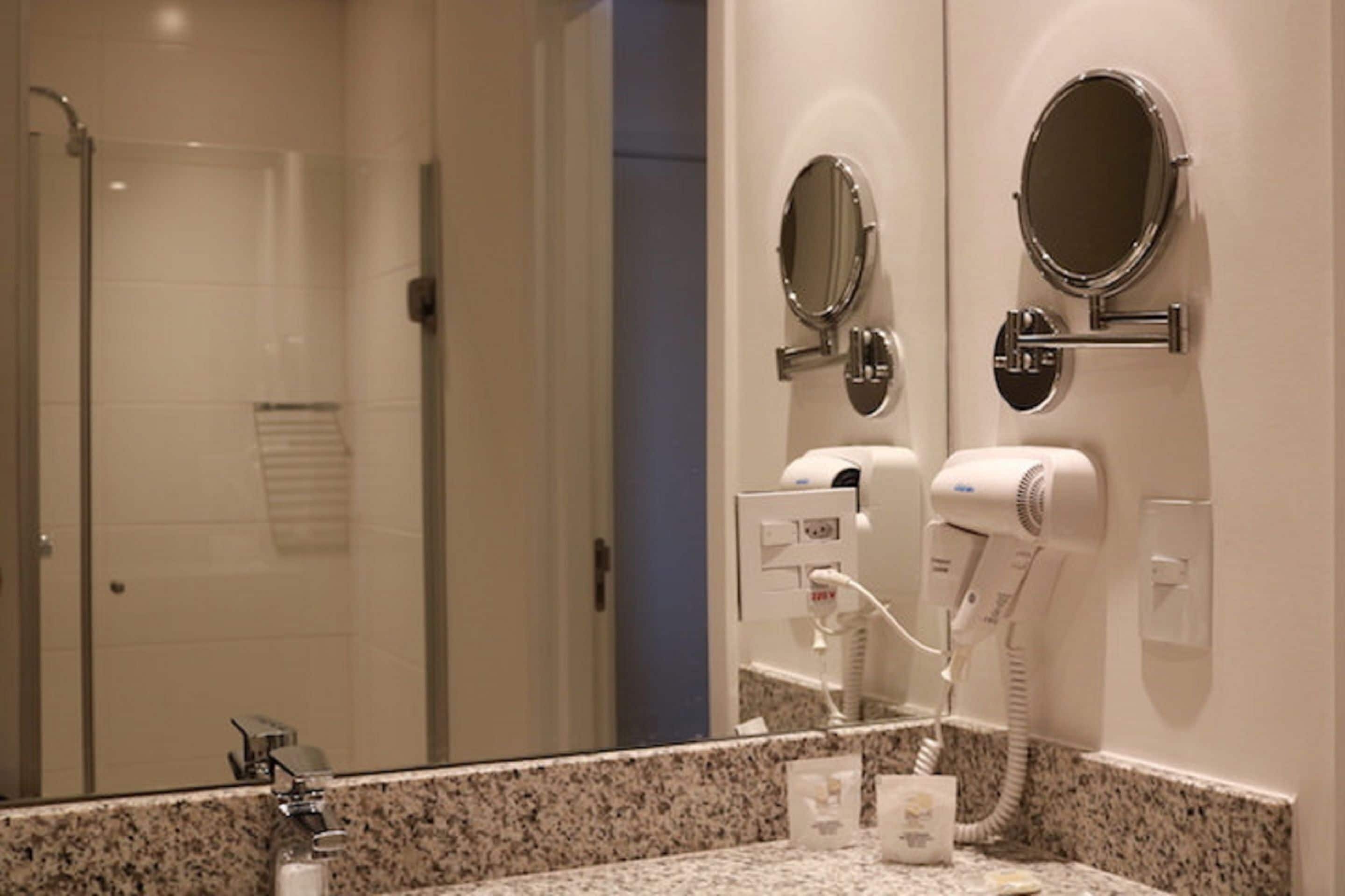 shower, free toiletries, bidet, towels