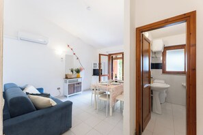 Apartment, 2 Schlafzimmer (6) | Wohnbereich | Flachbildfernseher