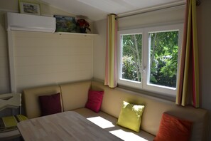 Classic Mobile Home (Louisiane) | Living room - Camping Les Chenes Clairs (Condat)