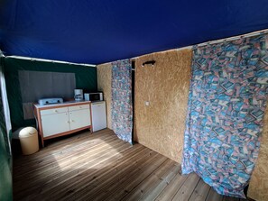 Bungalow | Private kitchen | Fridge, microwave, stovetop, highchair - Camping Les Chenes Clairs (Condat)