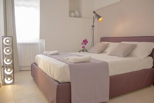 Family Suite (Tabacco) | Meja, kalis bunyi, katil bayi/kot (percuma), Wi-fi percuma