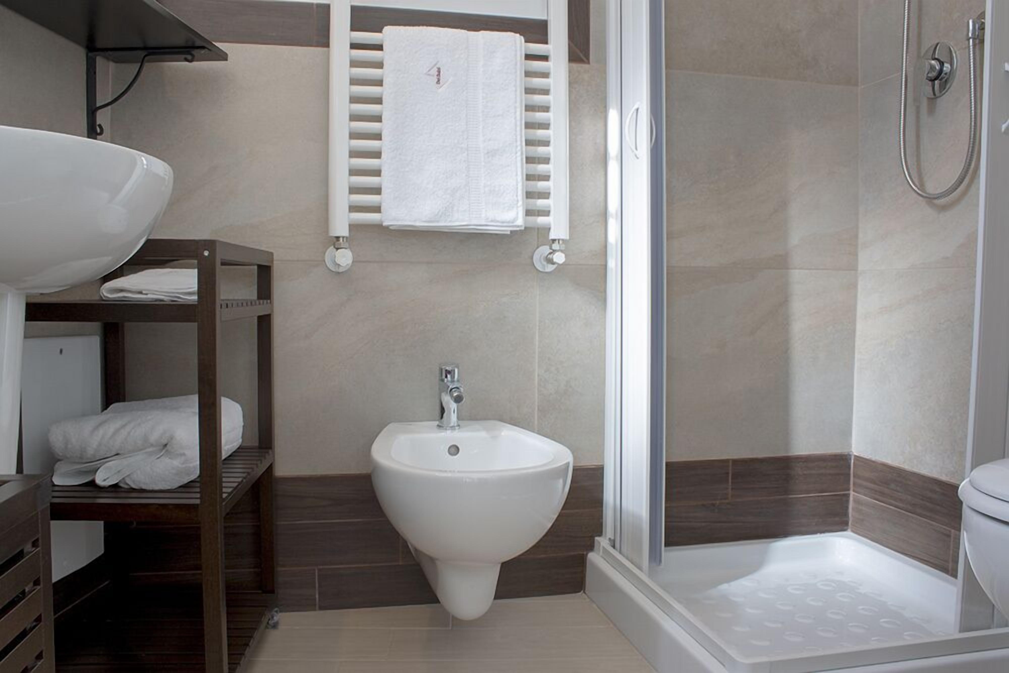 Deluxe-Doppelzimmer, Terrasse | Badezimmer