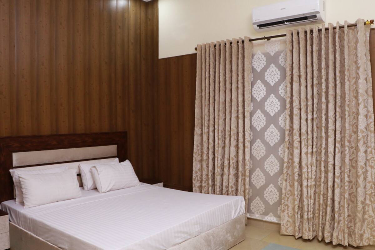 In-room safe, desk, free WiFi, individually decorated