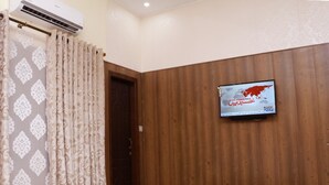 Unclassified image, 4 of 22, button - Marriodd Hotel (Lahore)