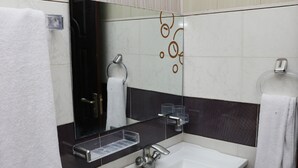 Unclassified image, 2 of 22, button - Marriodd Hotel (Lahore)