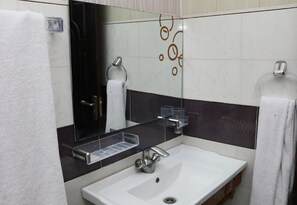Family Double Room, 1 Double Bed, Accessible, Non Smoking | Bathroom | Slippers, towels - Marriodd Hotel (Lahore)