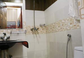 Bathroom - Marriodd Hotel (Lahore)
