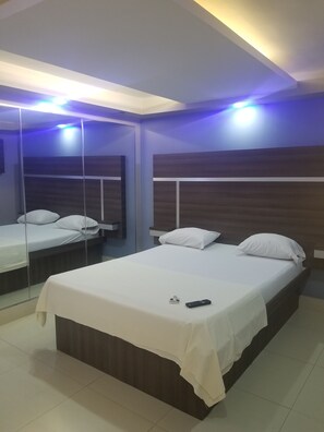 Decoración personalizada, muebles diferentes y wifi gratis