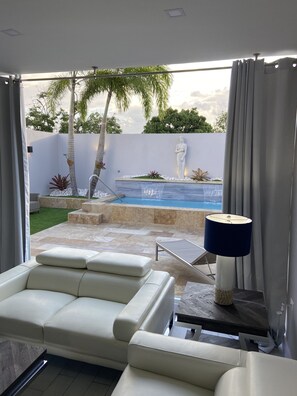 Luxury Double Room | Living area - Hotel El Eden (Juana Diaz)