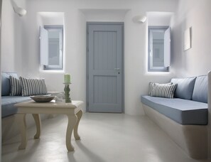 Superior Villa with Private Hot Tub, Split-level | ห้องนั่งเล่น | ทีวีจอแบน