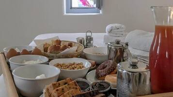 Free daily continental breakfast