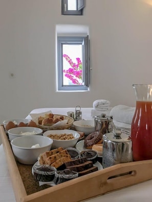 Free daily continental breakfast