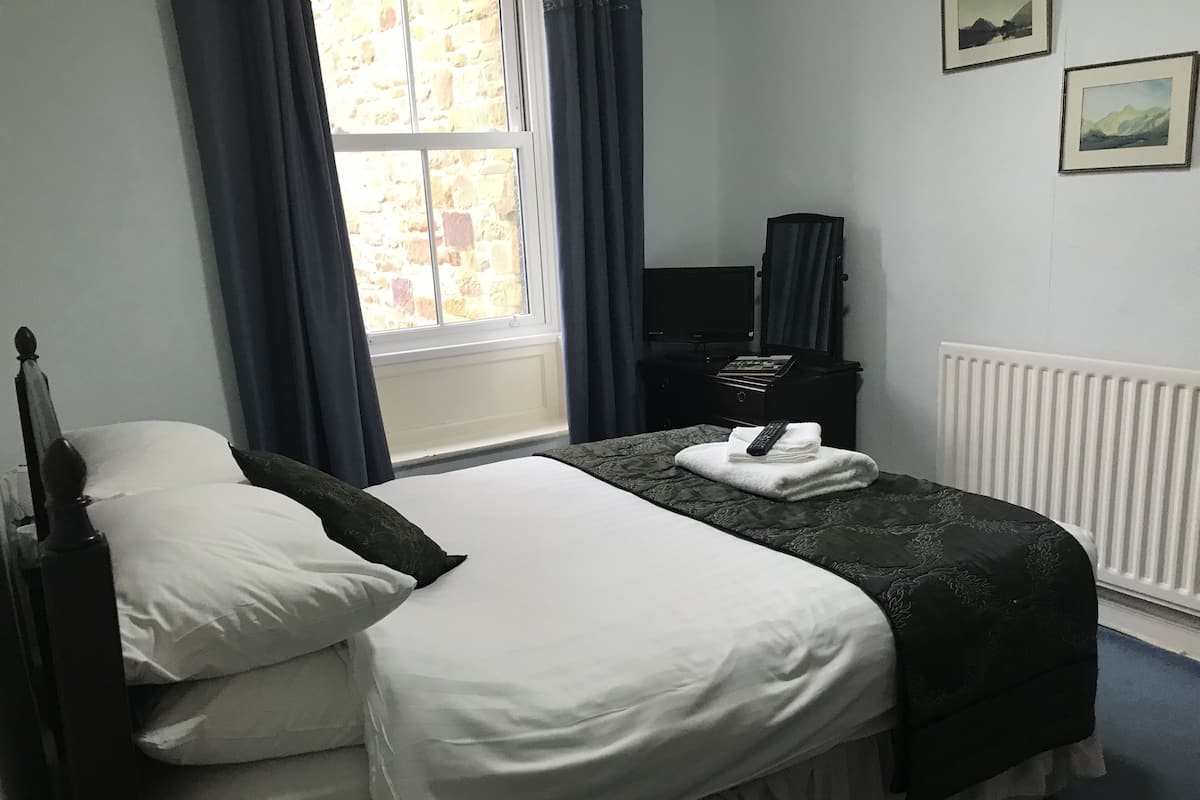 Basic-Doppelzimmer, mit Bad, Gartenblick
