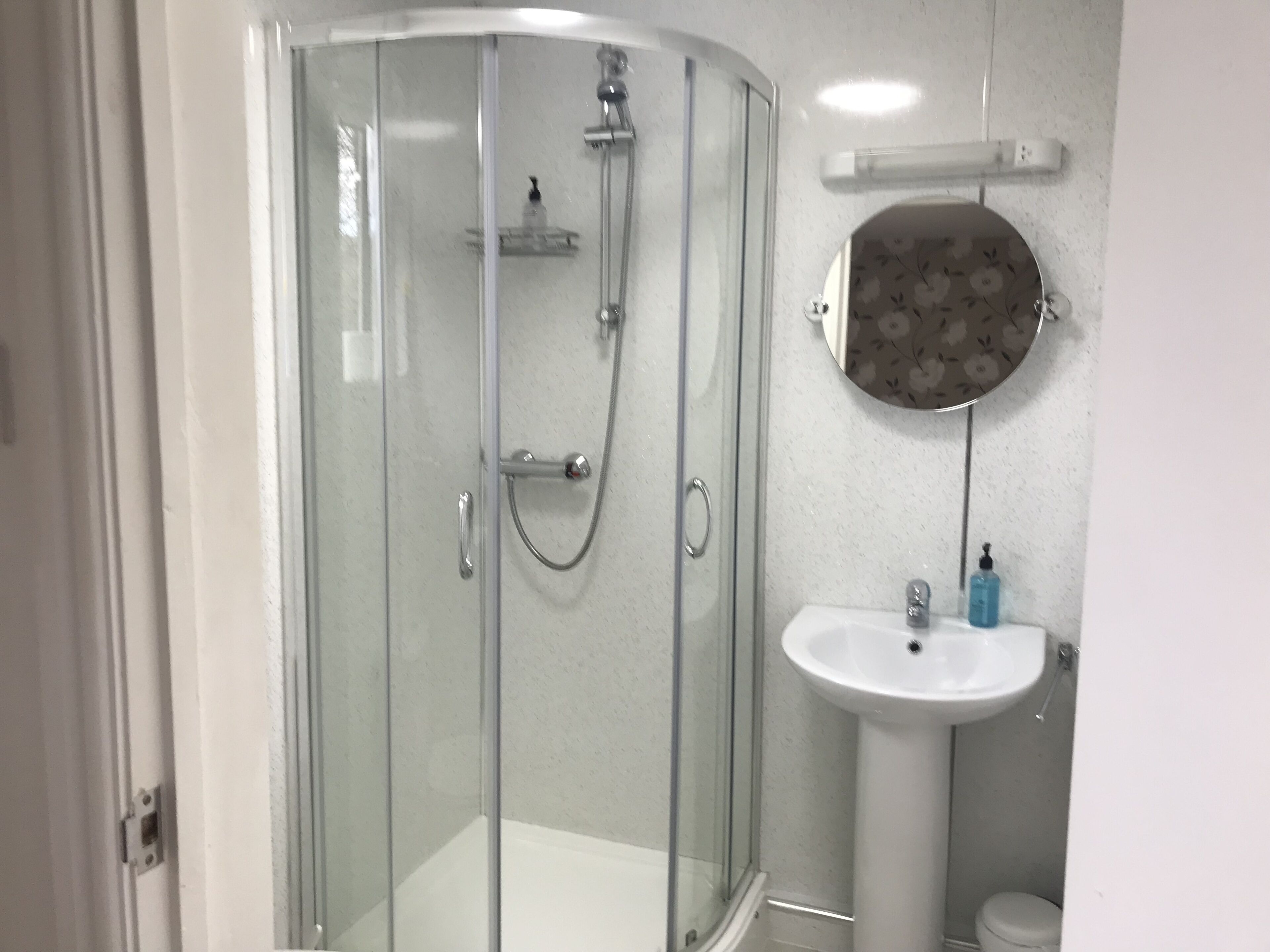 premium single room, ensuite | bathroom