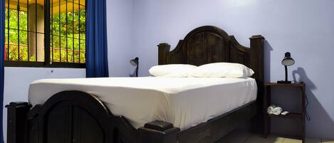 Comfort Cabin | 3 bedrooms, blackout curtains, soundproofing, free WiFi