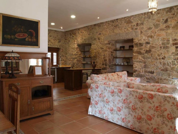 Ferienhaus, 3 Schlafzimmer, Terrasse | Wohnbereich | Flachbildfernseher