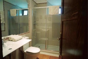 Ferienhaus, 3 Schlafzimmer, Terrasse | Badezimmer | Dusche